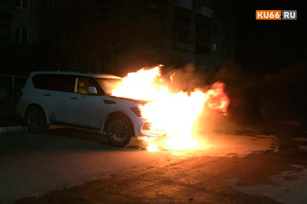 Пожар в центре Москвы уничтожил почти новый автомобиль Aurus Senat. Видео | В центре Москвы загорелся Aurus Senat: ущерб до 29 млн рублей