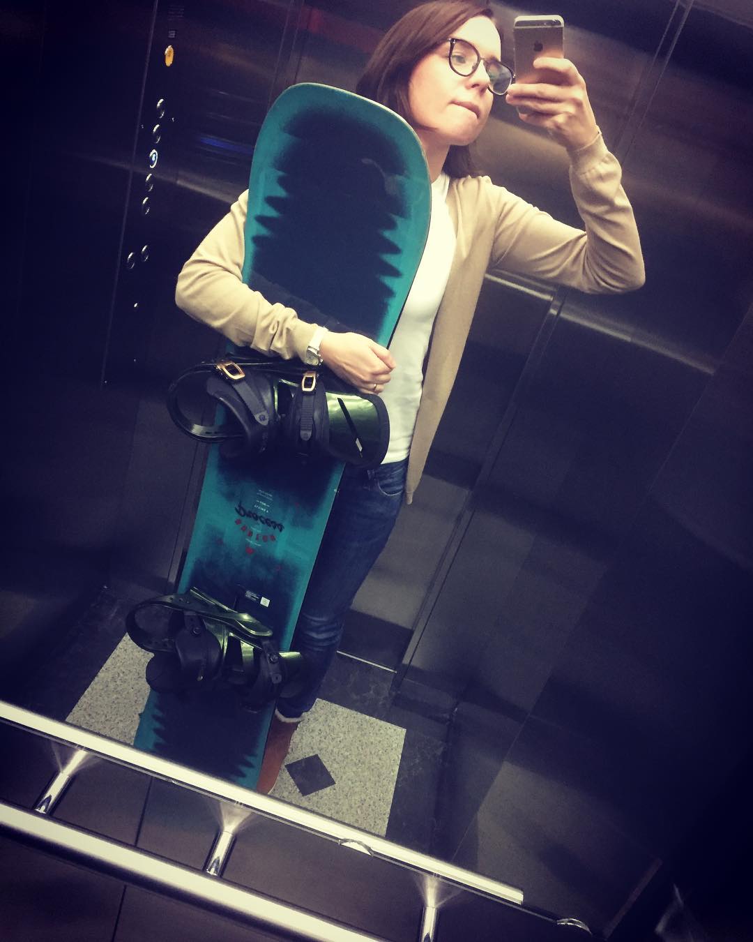 На Камчатке журналистка погибла, катаясь на снегоходе