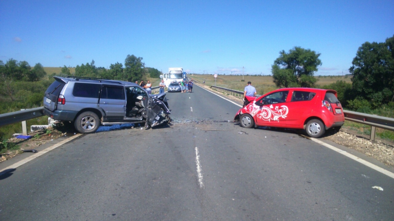 В Оренбургской области полицейскими устанавливаются обстоятельства ДТП, в котором погибло два человека