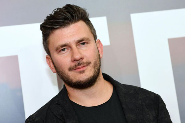 Писателя Дмитрия Глуховского* заочно приговорили к 8 годам колонии по делу о фейках про армию