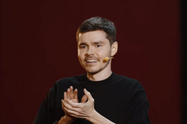 Суд в Москве наложил арест на счета и автомобиль бизнес-тренера Аяза Шабутдинова | Суд арестовал счета и машину известного блогера Аяза Шабутдинова