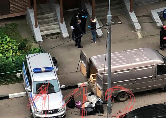Мумии людей нашли в подъезде дома и припаркованной машине в Одинцове