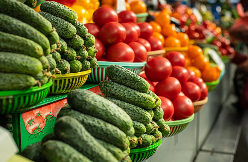 Огурцы дешевеют, помидоры дорожают: что происходит с ценами на овощи и другие продукты в РФ | Динамика цен на продукты: овощи, яйца, мясо в марте 2026