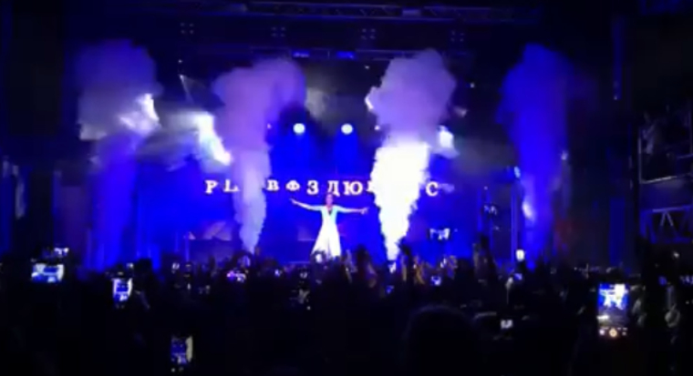 Поклонники Ольги Бузовой устроили давку и драку на концерте в Екатеринбурге. ВИДЕО