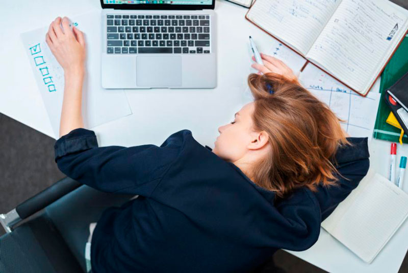 Аналитика уволили за желание спать девять часов в сутки | Младший аналитик Centerview Partners потеряла работу из-за режима сна Аналитика уволили за желание спать девять часов в сутки | Младший аналитик Centerview Partners потеряла работу из-за режима сна