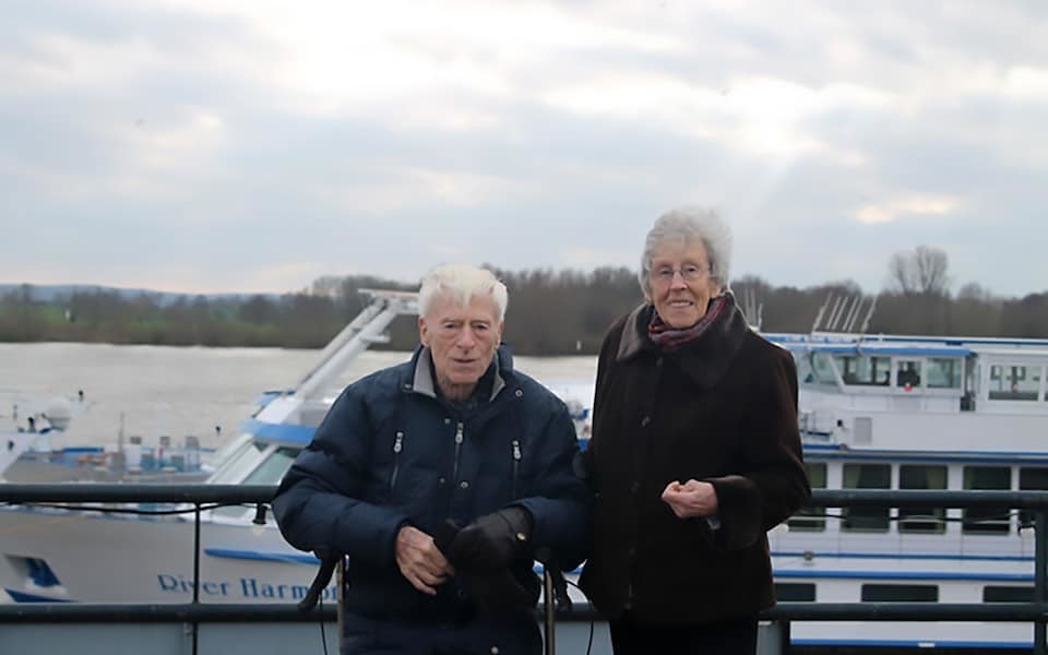 В Голландии прожившие 65 лет вместе супруги умерли в один день, держась за руки