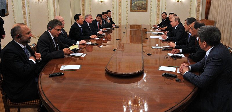 «На фоне сложной международной обстановки» «На фоне сложной международной обстановки»