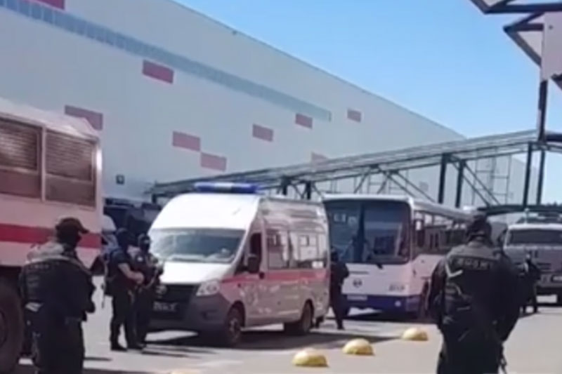 Рейд в Wildberries: Росгвардия и ФСБ проверили склад на наличие нелегалов | Рейд в Wildberries: выявлено 18 нарушителей миграционного законодательства