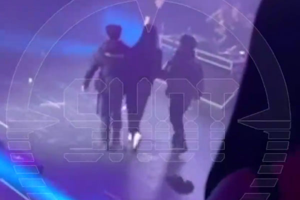 В Петербурге на сцене клуба задержали рэперов Baby Melo и Badri