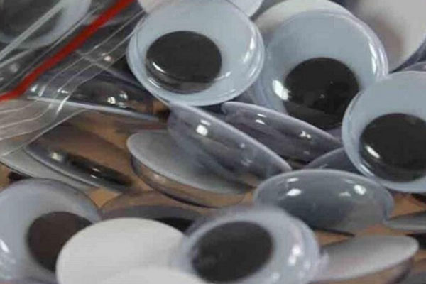 Мальчик, проглотивший глаз игрушки, умер после года мучений