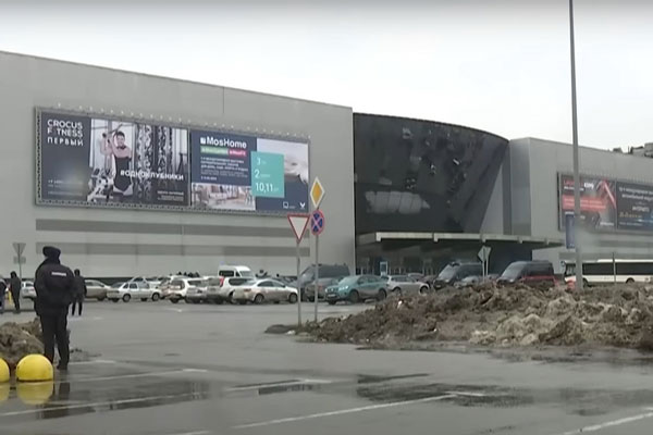 Мужчина с пожарным топором спас десятки людей в теракте в «Крокусе» | Россиянин с топором спас посетителей «Крокуса» во время теракта