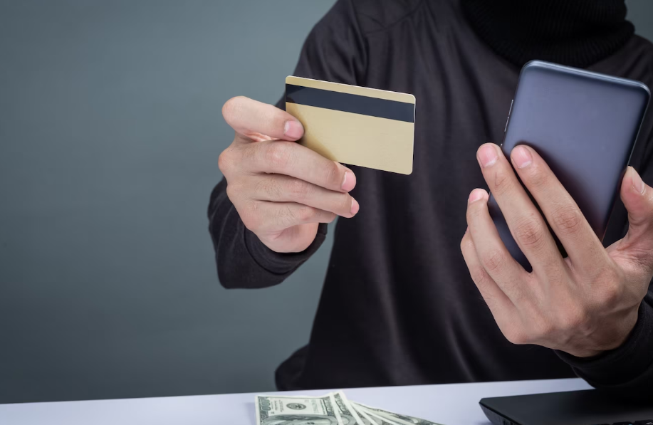 Сбербанк предупредил россиян о новом виде мошенничества с обвинением в измене Родине