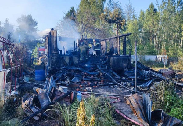 Житель Подмосковья поджёг дом с экс-женой и знакомыми внутри. 2 человека погибли | Россиянин сжёг заживо бывшую жену и её знакомого