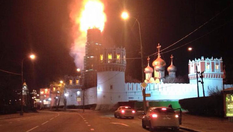Названа возможная причина пожара в Новодевичьем монастыре