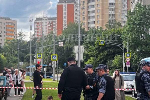 Житель Москвы из ревности зарезал бывшую возлюбленную и покончил с собой | Москвич увидел бывшую девушку с другим и зарезал её из ревности