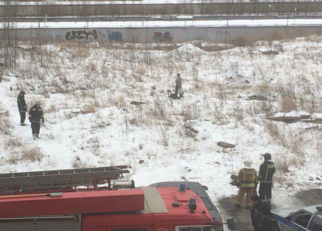 В Петербурге мужчина с канистрой угрожает сжечь себя и требует ТВ