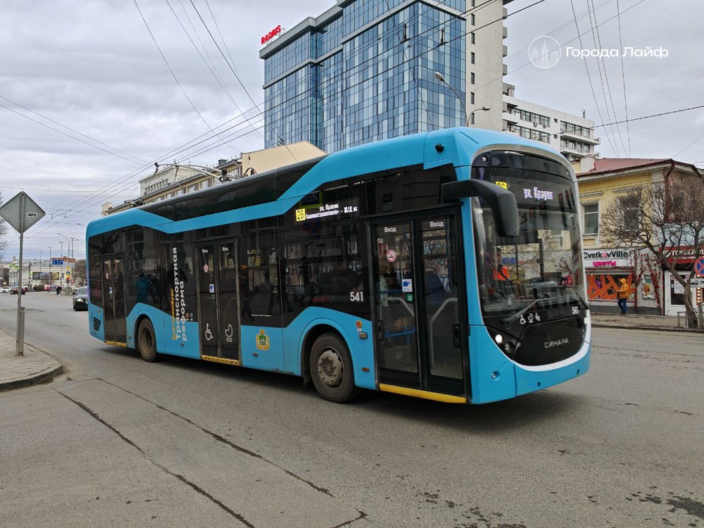 В Екатеринбурге девочка с паспортом в «Госуслугах» не смогла поехать в автобусе | В Екатеринбурге школьницу высадили из автобуса за цифровой паспорт