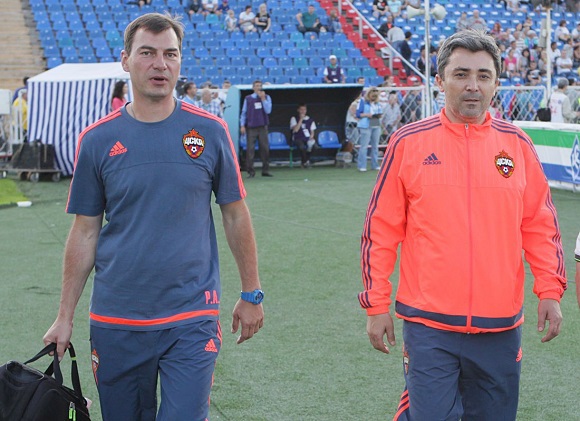 Врачи ПФК ЦСКА спасли пассажира самолета, которому резко стало плохо