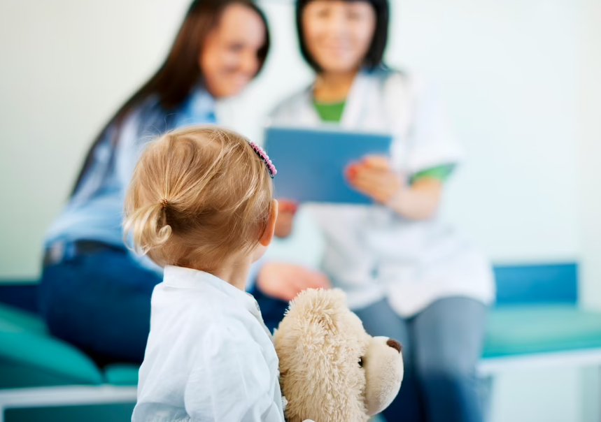 В Минздраве рассказали о состоянии детей, найденных рядом с телами родителей в Екатеринбурге