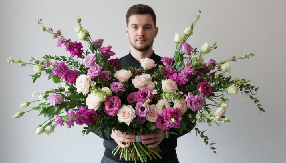 Почему мужчины так нервничают перед 8 Марта? Секрет выбора идеального букета | Как выбрать букет на 8 Марта: советы флориста Котельниковой и аллерголога Кривцун