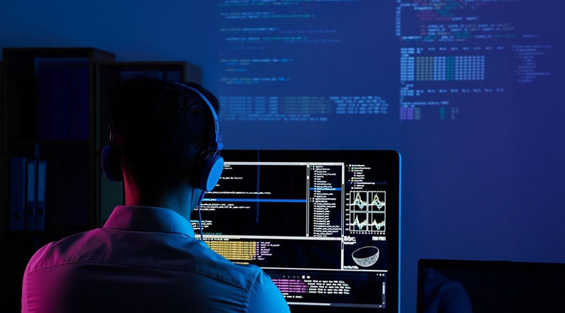 Мошенники запугали подростка госизменой родителей, чтобы украсть деньги | Подростка из Норильска обманули мошенники, обвинив ее родителей в госизмене