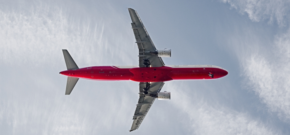 Во Внуково аварийно сел Boeing летевший из Сургута. У судна отказал двигатель