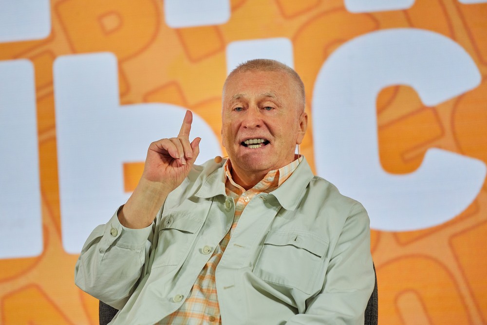 Жириновский пожалел о женитьбе и оценил жизнь на "тройку"