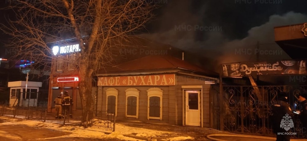 Пожар в кафе на улице Партизанская в Иркутске: спасатели ликвидировали возгорание после полуторачасовой борьбы