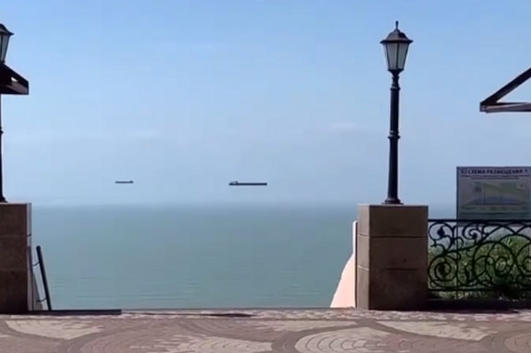 Жители Ейска увидели редкую оптическую иллюзию фата-моргану