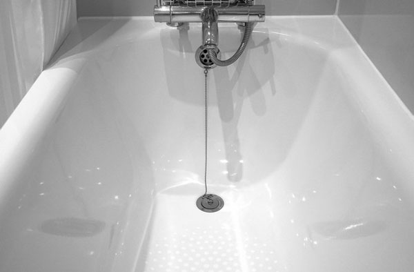 В Санкт-Петербурге нашли мёртвую пенсионерку в ванной с очень горячей водой