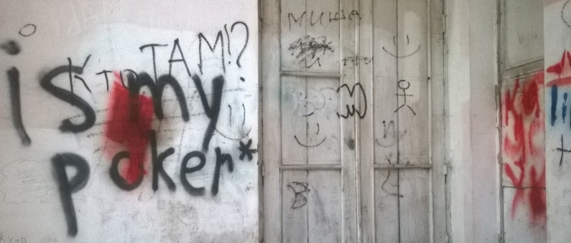 В Троицке сотрудники транспортной полиции выявили несовершеннолетних граффитистов