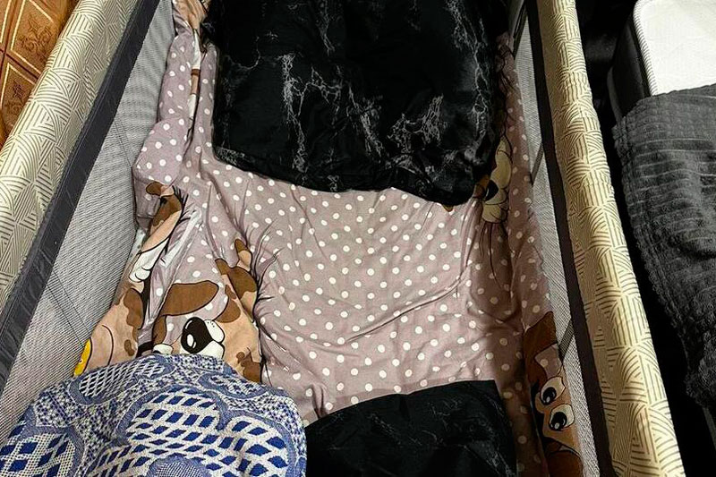 Трагедия под Красноярском: трехмесячный ребенок погиб в семье, где уже потеряли четверых детей | В Красноярском крае в семье, отравившейся дихлофосом, умер младенец