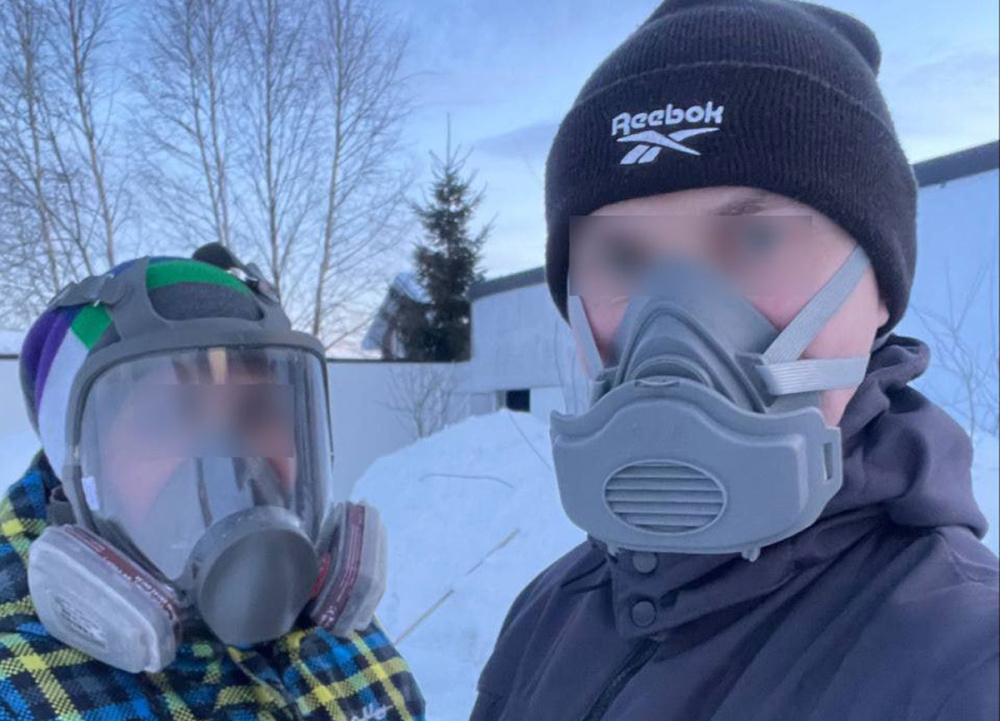 Сильные запахи газа в Солнечногорске: жители Подмосковья в противогазах | Жители Подмосковья жалуются на едкие выбросы с предприятия «Нева» Сильные запахи газа в Солнечногорске: жители Подмосковья в противогазах | Жители Подмосковья жалуются на едкие выбросы с предприятия «Нева»