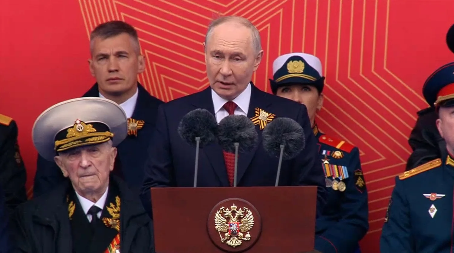 Путин поздравил россиян с Днём Победы: президент назвал праздник "священным и самым главным"
