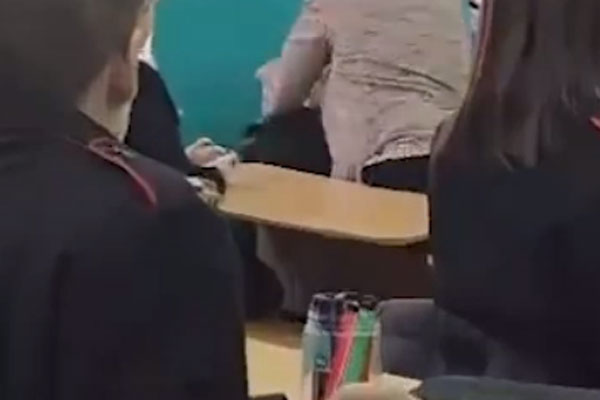 В Туапсе уволили педагога, которая избила и пнула по ягодице семиклассника