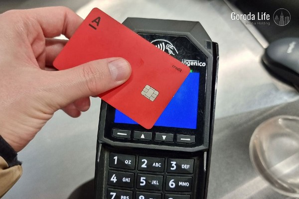 Бизнес возмутился: банки почему-то берут с QR-оплат комиссию по картам